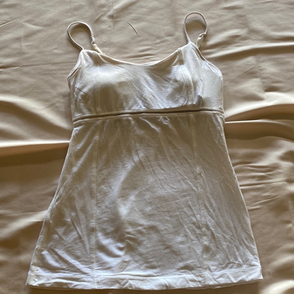 Lululemon - white cami, light support, with removable cups